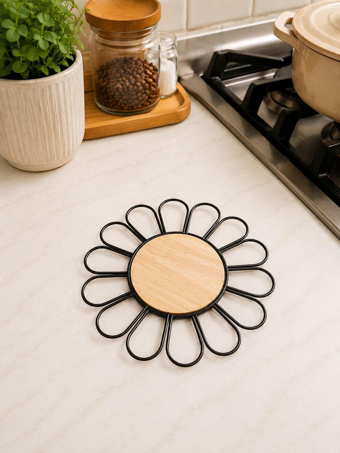 FLOWER SHAPED TRIVET