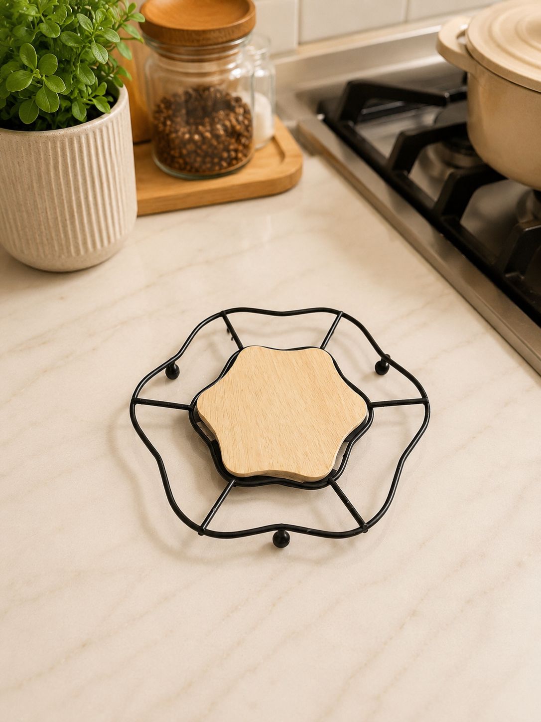 MODERN HEAT RESISTANT TRIVET