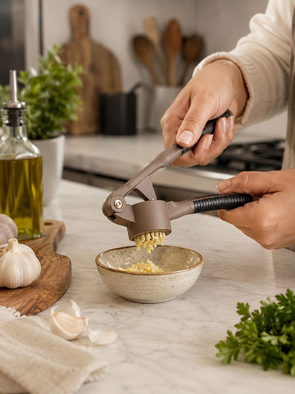 GARLIC PRESS CRUSHER