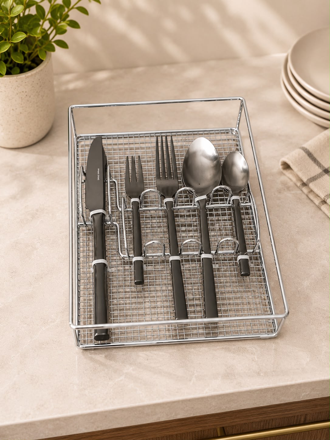 21-PIECES STAINLESS STEEL CUTELRY SET WITH STORAGE BASKET