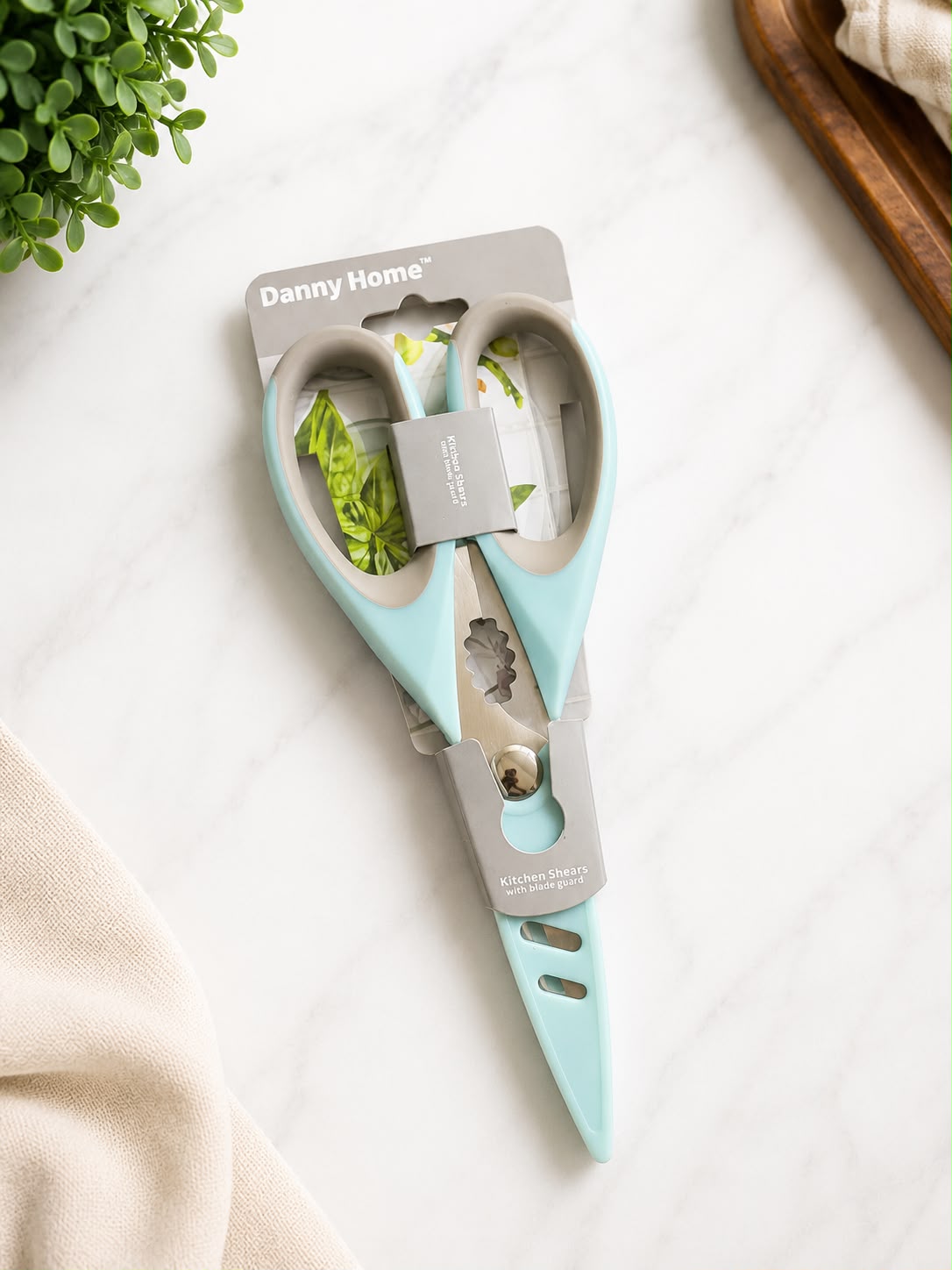 KITCHEN SCISSORS WITH BLADE COVER