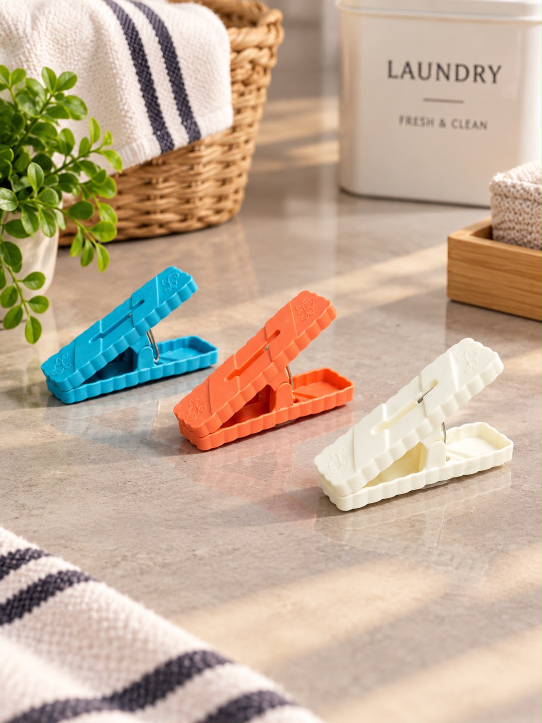MULTI-USE DRYING CLIPS - 16 PCS